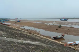 Hà Tĩnh: Lạch biển Cửa Khẩu bồi lấp, ngư dân gặp khó