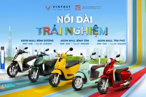 Cuối tuần “đi mall”, săn voucher mua xe máy điện VinFast