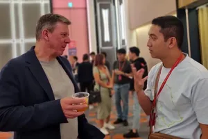 Ông Nguyễn Hoài Phương (CEO Golden Trust) đang trao đổi với ông Paul Reynish (CEO Gong Cha Global) trong khuôn khổ hội nghị