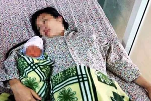 Hy hữu: Cứu sống mẹ con sản phụ bị vỡ tử cung rất nguy kịch