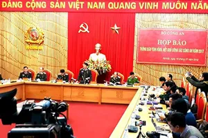 Thứ trưởng Bùi Văn Nam chủ trì  họp báo về công tác Công an năm 2017