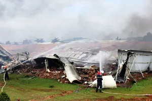 Hỏa hoạn thiêu rụi xưởng may ở Khu công nghiệp Thụy Vân