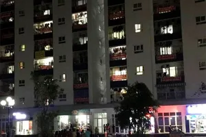 Kinh hoàng người phụ nữ thắt cổ 2 cháu bé trong căn hộ chung cư