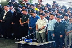 Các  bị cáo nghe tòa tuyên án