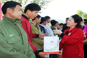 Tặng ít nhất 1,5 triệu suất quà Tết 2019  cho người nghèo, nạn nhân chất độc da cam