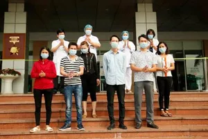 Cậu bé 6 tuổi cùng 6 bệnh nhân Covid-19 được công bố khỏi bệnh 