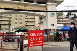 Vì sao hàng trăm cán bộ, nhân viên Bệnh viện Bạch Mai nghỉ việc?  