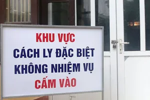 Bác sĩ Bệnh viện Sản-Nhi Hà Nam vào khu cách ly điều trị cho bệnh nhân 1 tuổi mắc Covid-19