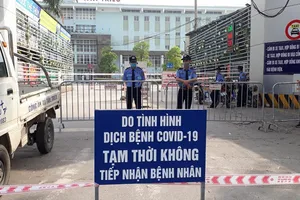 Thông báo của Bệnh viện K ở các cổng ra vào. Ảnh: Bộ Y tế