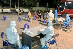 Hà Nội phát hiện shipper và lái xe taxi dương tính SARS-CoV-2