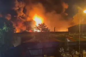  Cháy chợ đầu mối ở Bắc Ninh, hơn 120 gian hàng bị thiêu rụi, thiệt hại hơn 33 tỷ đồng