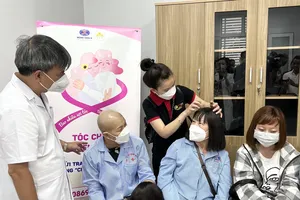 Chia sẻ tóc cho phụ nữ ung thư, tiếp thêm nghị lực chiến thắng bệnh hiểm nghèo