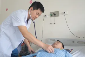 Nam thanh niên vỡ động mạch chủ ở ngực do lốp ô tô phát nổ