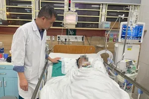 Khò cắt bình khí lấy phế liệu, 3 người nguy kịch vì ngộ độc khí "lạ"