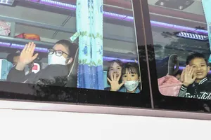 Hạnh phúc, ấm áp những chuyến xe nghĩa tình đưa 1.200 công nhân ở Hà Nội về quê đón tết