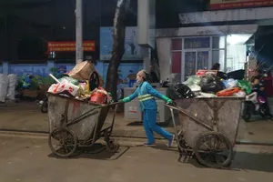 Giao thừa vất vả, buồn vui của những công nhân vệ sinh môi trường