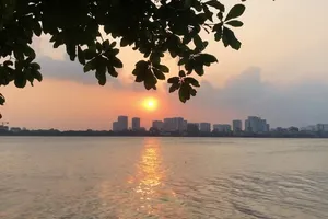 Hà Nội cho phép đánh golf, du thuyền, lướt ván ở Hồ Tây