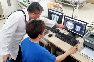 Bệnh viện Bạch Mai thông tin về sức khỏe 4 người bị thương trong vụ cháy quán cà phê ở Hà Nội