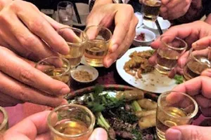 Gia tăng ngộ độc rượu, bia dịp tết