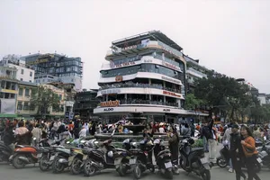Đầu tuần tới, Hà Nội rào chắn hạn chế xe qua lại tòa nhà “Hàm cá mập”
