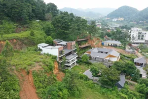 Điều tra, xử lý các hành vi đốt rừng, san gạt, xây dựng trái phép