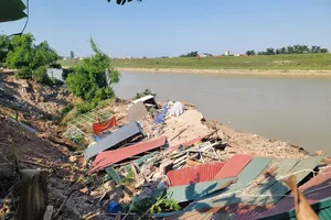 Hà Nội công bố tình huống khẩn cấp do sạt lở sông Đuống, cách nhà dân chỉ 35m