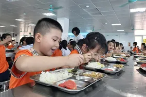 Hà Nội đề xuất chi hơn 3.000 tỷ đồng hỗ trợ bữa ăn bán trú cho hơn 768.000 học sinh tiểu học 