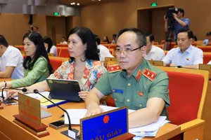 Công an Hà Nội làm rõ sự việc nhiều tài liệu dấu đỏ bị đốt cạnh trụ sở phường Cổ Nhuế 2