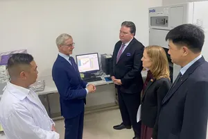 Hoa Kỳ hỗ trợ Việt Nam nâng cao năng lực xét nghiệm ADN giám định hài cốt trong chiến tranh 