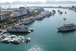 Quảng Ninh: Tạm dừng cấp phép tàu du lịch tham quan vịnh Hạ Long
