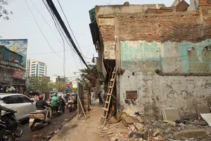 Nhiều hộ dân thuộc diện phải di dời tại dự án đường Vành đai 1 của Hà Nội vẫn chưa chịu di dời