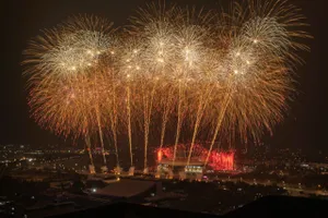 Rực rỡ pháo hoa chào mừng thành công của Đại hội XIV