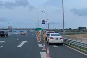 Phân luồng giao thông nhiều tuyến đường cao tốc, quốc lộ từ Hà Nội để hạn chế ùn tắc