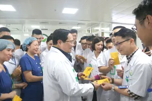 Thủ tướng Phạm Minh Chính thăm hỏi, chúc tết Bệnh viện Bạch Mai và Bệnh viện Hữu nghị Việt Đức