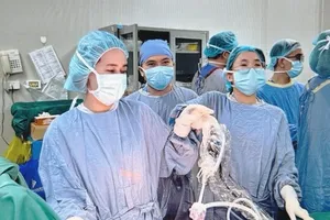 Nội soi điều trị thành công cho người bệnh mắc 2 ung thư cùng lúc