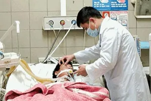 Một bệnh nhân ngộ độc rượu trong tình trạng nguy kịch.