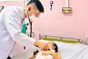 Khẩn trương điều tra, xử lý vụ ngộ độc thực phẩm ở Trường Tiểu học Bình Quới Tây