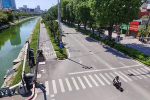 Nắng nóng như thiêu đốt, báo động hiểm họa sốc nhiệt