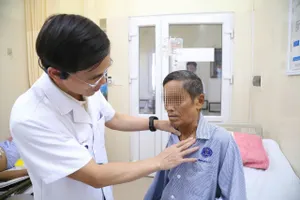 Lần đầu tiên dùng robot cắt thực quản cho bệnh nhân ung thư