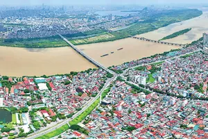 Hà Nội yêu cầu làm rõ các vấn đề thủy văn, thoát lũ khi triển khai dự án Trục đại lộ cảnh quan sông Hồng. Ảnh: TUẤN MINH