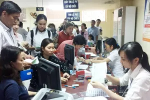 Người dân đăng ký nhận kết quả cấp hộ chiếu qua bưu điện