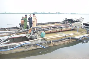 Trộm cát chuyển hướng về cuối nguồn sông Hương