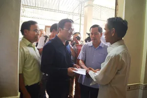 Phó Chủ tịch chuyên trách Ủy ban ATGT quốc gia Khuất Việt Hùng thăm hỏi, hỗ trợ  gia đình bị nạn 