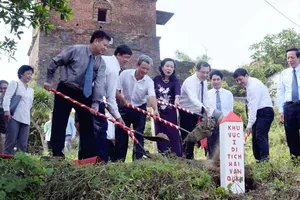 Lãnh đạo tỉnh Thừa Thiên – Huế và TP Đà Nẵng cùng nhau chôn cột mốc khu vực 1 di tích Hải Vân Quan