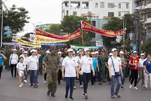 Hơn 1.500 người đi bộ kêu gọi mọi người “Không lái xe khi đã uống rượu bia”