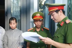 Cơ quan CSĐT đọc lệnh bắt tạm giam đối tượng Trần Thị Như Ý