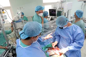 Bệnh viện Trung ương Huế ghép thành công trái tim thanh niên 19 tuổi hiến tặng cho nam bệnh nhân 37 tuổi  ​