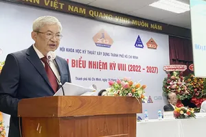 Ông Đặng Lê Dũng báo cáo kết quả, hoạt động trong nhiệm kỳ vừa qua