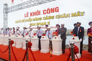 Khởi công Dự án Đê chắn sóng cảng Chân Mây giai đoạn 2  ​