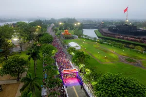 Khoảng 12 ngàn vận động viên tham gia Giải chạy VnExpress Marathon 2025, sáng 6-4